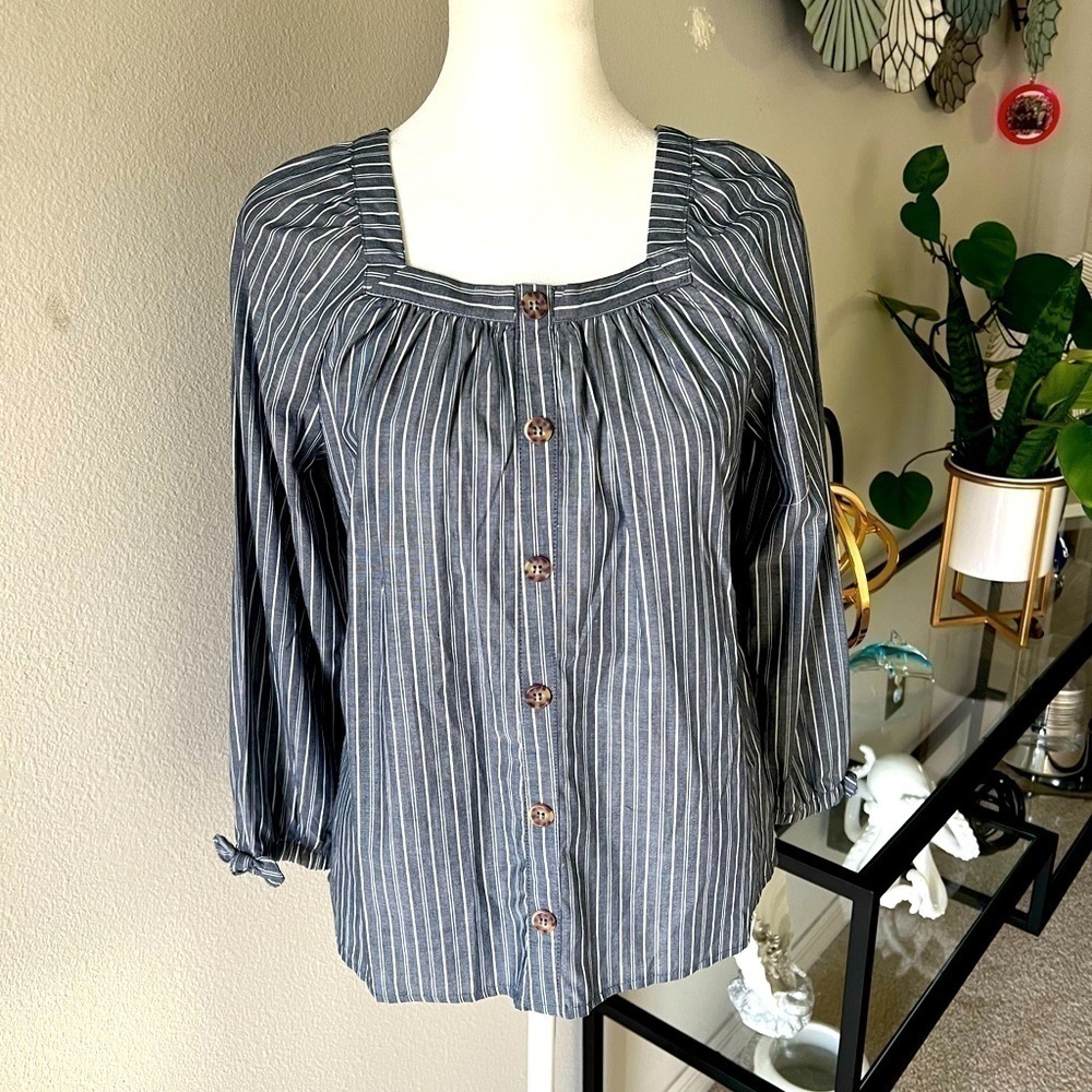 Wonder Nation Junior’s Grey and White stripes button front blouse, Size XXL (18)